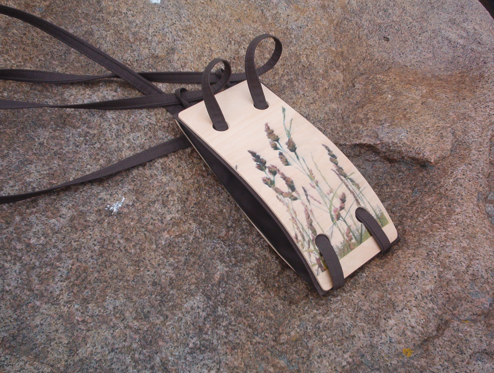 bag with a picture of reeds on a rock